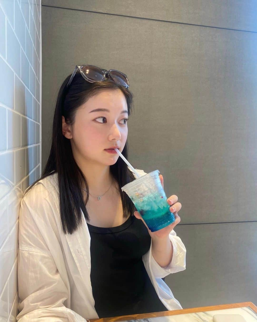 越後はる香さんのインスタグラム写真 - (越後はる香Instagram)「青いレモネード🍋💙 まだまだ暑さが続きますね 水分補給を忘れずに！」8月17日 12時04分 - harukaechigo