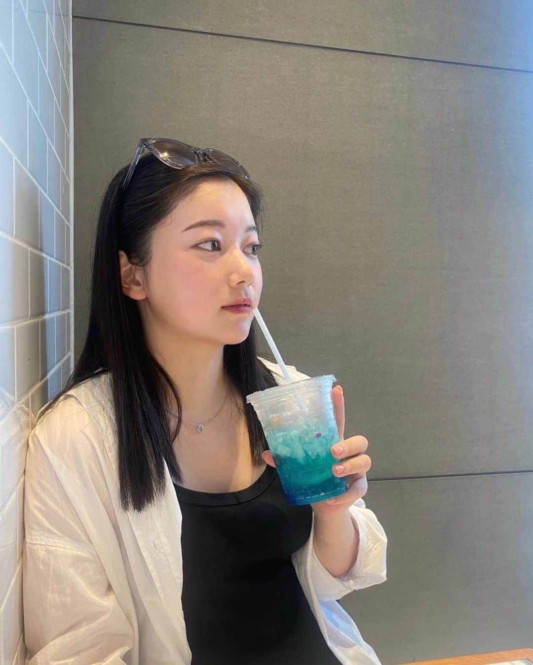 越後はる香さんのインスタグラム写真 - (越後はる香Instagram)「青いレモネード🍋💙 まだまだ暑さが続きますね 水分補給を忘れずに！」8月17日 12時04分 - harukaechigo