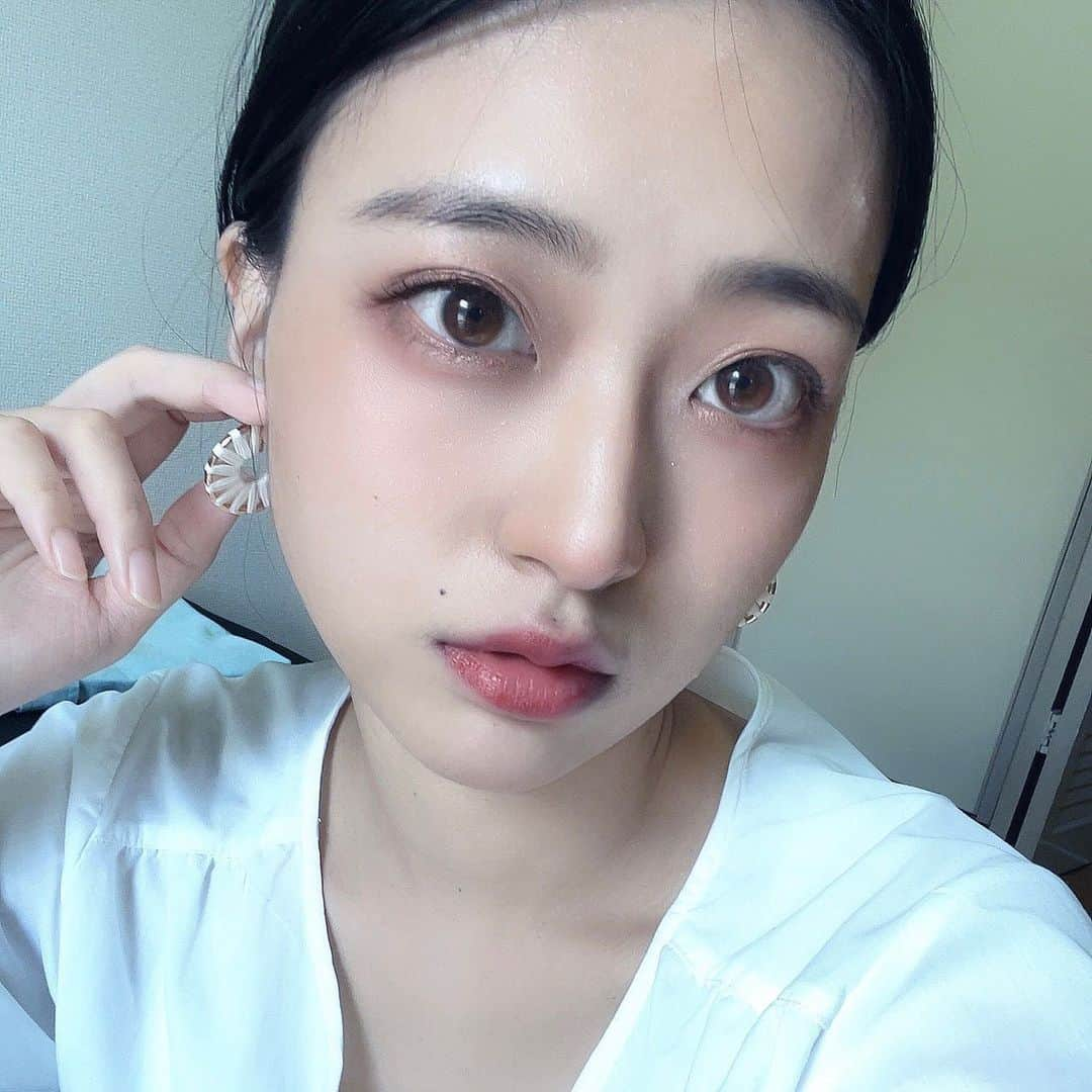 佐藤里菜のインスタグラム：「ちょっとした角度で雰囲気は変わる 気がする。  #お久しぶり #自撮り #みなさん #お元気ですか #私は #夏バテ #さとりな #佐藤里菜 #rina #followｍe」