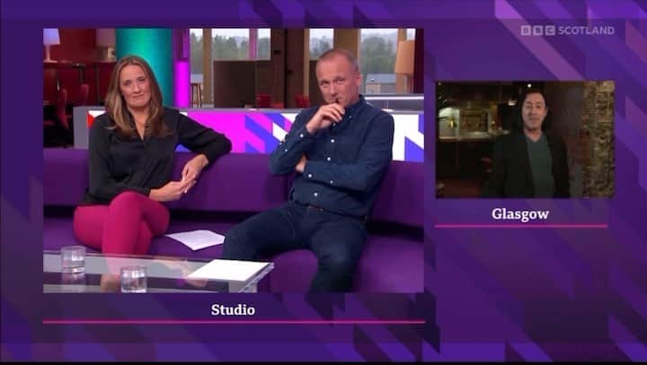 のインスタグラム：「Last night I was on @bbcscotnine talking about Friday’s UK release of @myoldschoolfilm and the tour of Burn and, er, my opinions on the Tory party leadership race. Well, they asked!!」