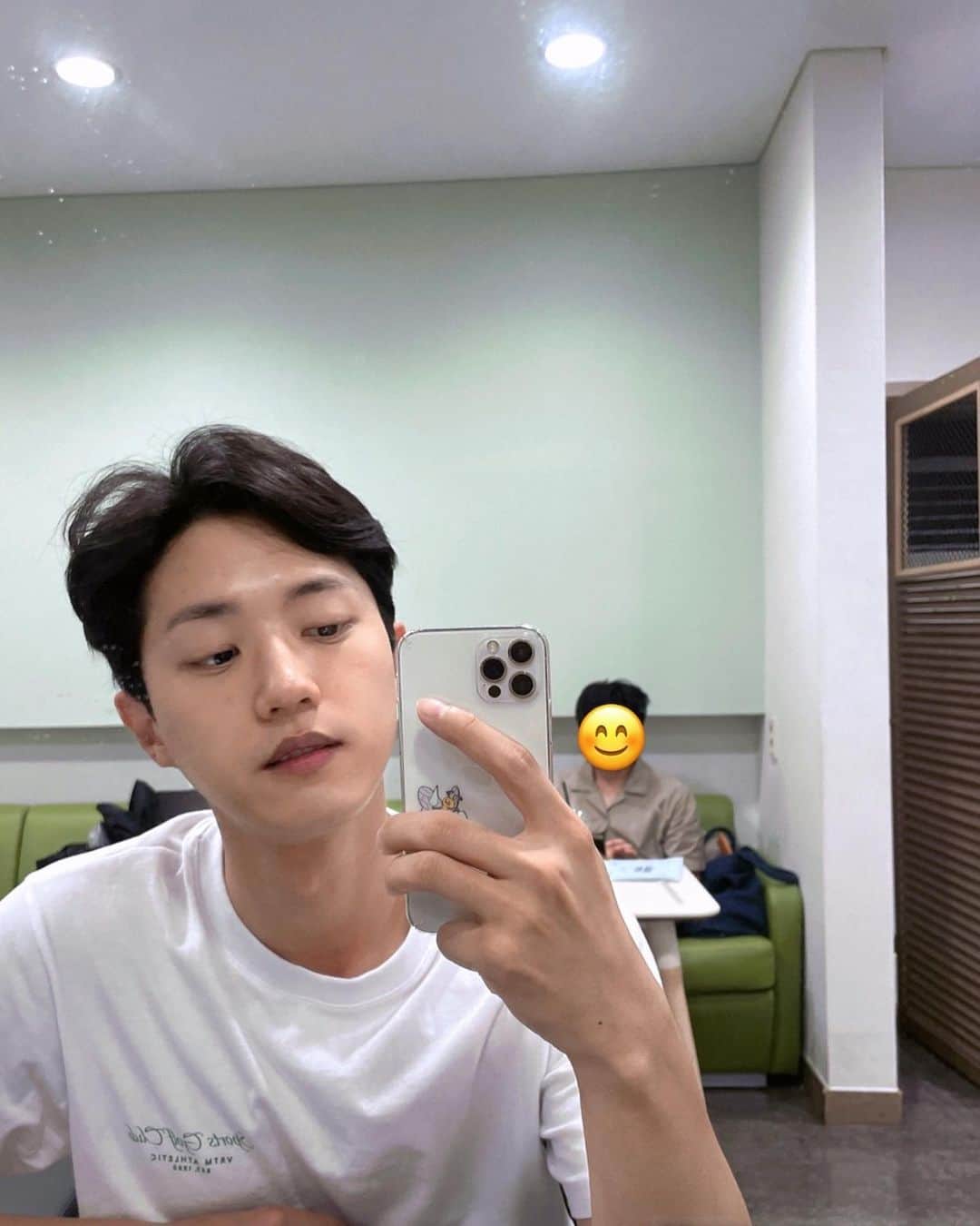 カン・ユンジェのインスタグラム：「감사히 잘입겠습니다 !! 🙇‍♂️ @vrtm.club」