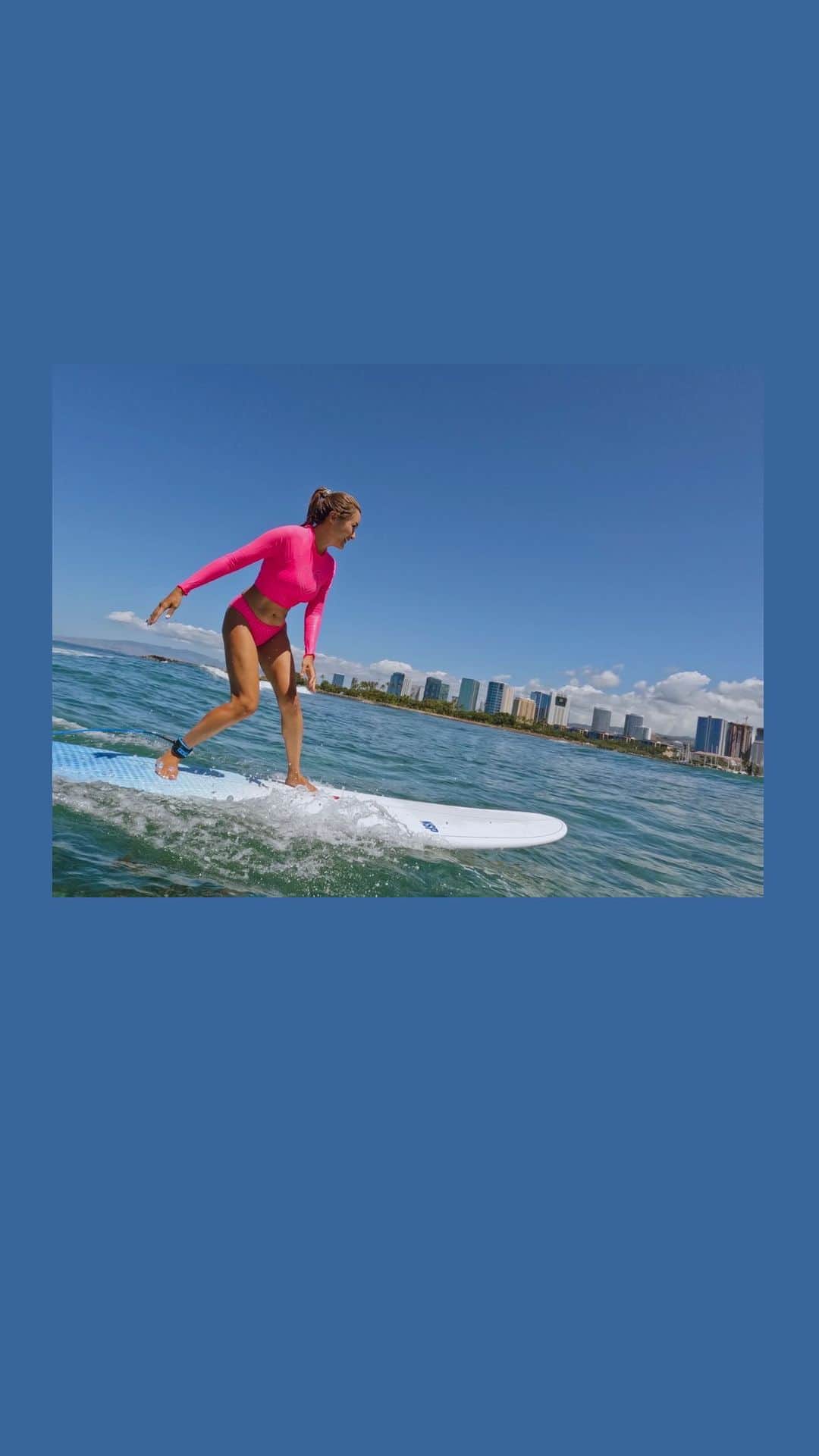 のインスタグラム：「I❤️SURFING🏄‍♀️💖💖💖  完全リセット🥹‼️最高✨✨ 🙏 @surfergirlacademy @mitokasuya 💘  天気良すぎて全部ノーフィルター、ノーマルカメラ（GoPro📷）でこの空と海の色❣️😍💓  今日は @_junna_ ちゃん夫婦も一緒に🏄😆楽しかった💕  ウエア👙は全て大好きな @hurley × @loveshackfancy 💗🌈🦄🎀  #hawaii #surfergirlacademy #ilovesurfing #surfgirl #loveshackfancyxhurley #サーフィン #サーフィン女子」