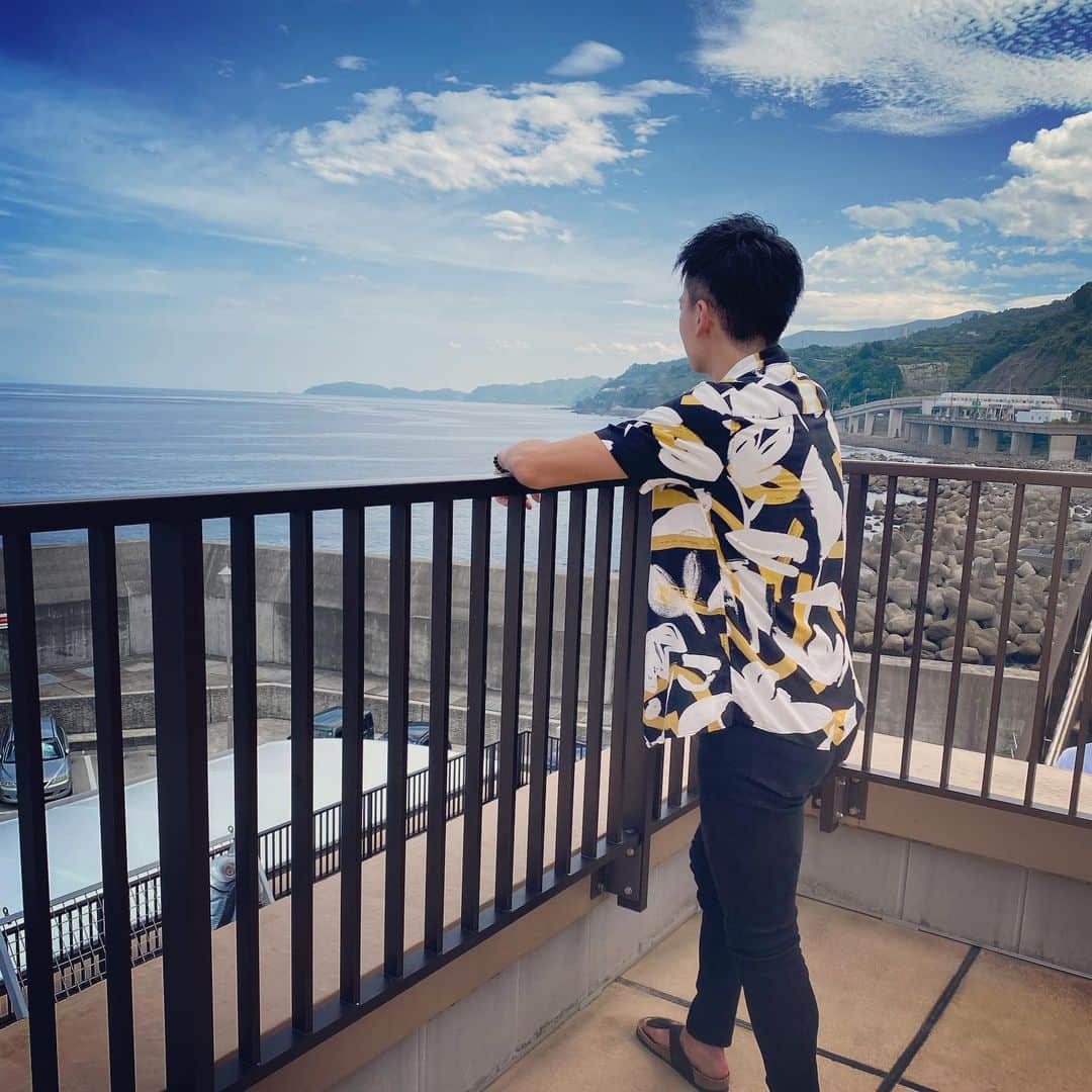 井本佳伸さんのインスタグラム写真 - (井本佳伸Instagram)「海と山と僕チン。  🌊⛰🏃‍♂️」8月17日 16時40分 - imoto.0731