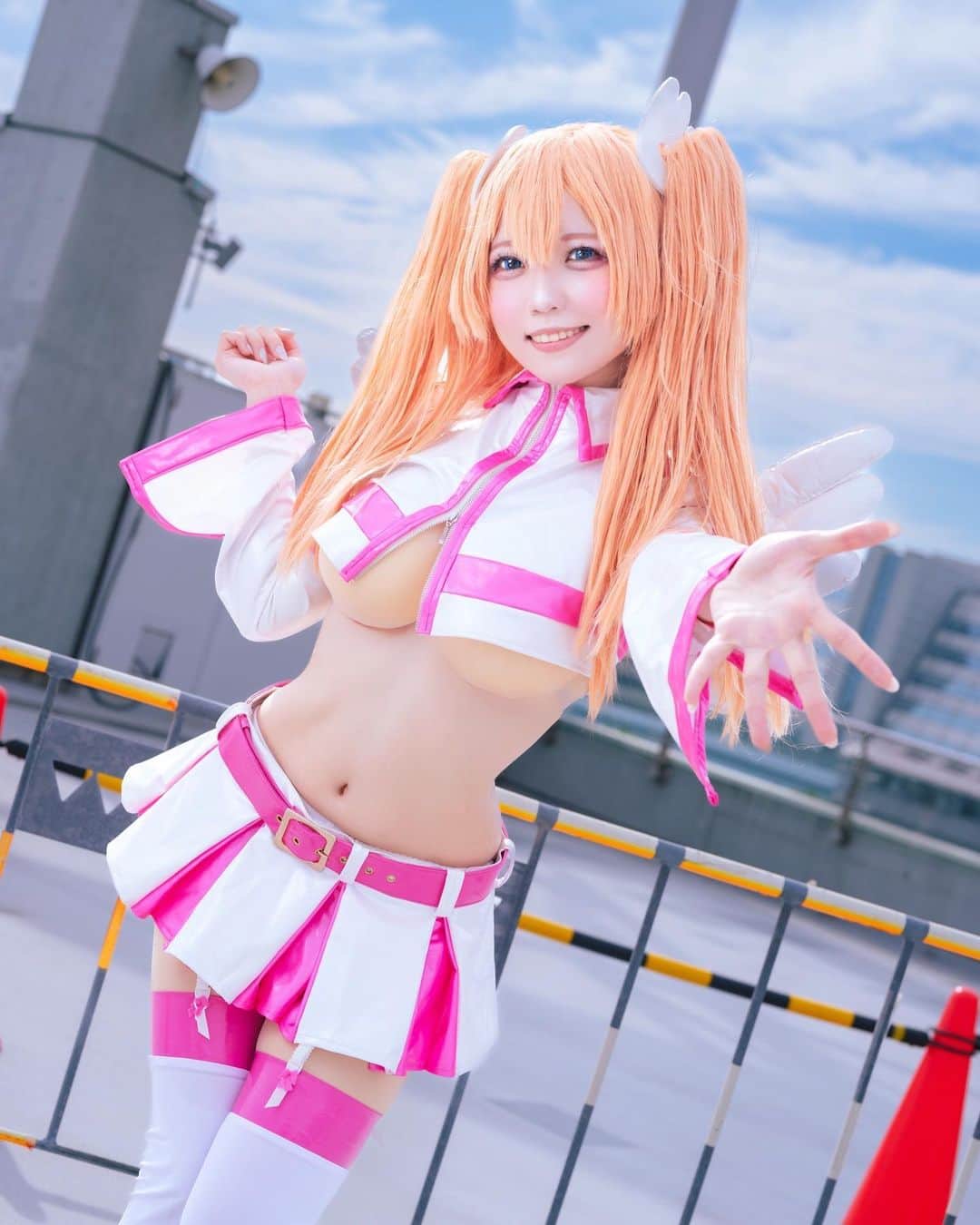 千夢のインスタグラム：「#C100  コミケ２日目は2.5次元の誘惑のリリエルのコスプレをしました！！🎀 作品にも出てくる聖地コミケで撮影してもらえて楽しかった‼️✨ そしてお腹のくびれが我ながら綺麗で感動してます← 暑くて全然食べてなかったので凹んでたのかも😉  撮影:こーちやさん  #にごリリ #リリエル  #cosplay #cosplayer #cosplays #cosplaying #cosplaygirl #coser #cosplaymodel #cosplayersofinstagram #cosplaymakeup #model #kawaii #japanesecosplay #japaneseidol  #japan_of_insta  #japanesegirl #japanesegirls  #instafollow  #コスプレ #コスプレイヤー」