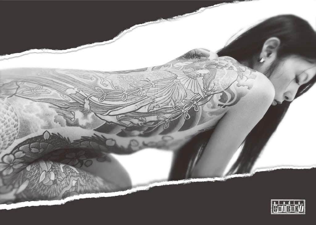 松田ゆう姫さんのインスタグラム写真 - (松田ゆう姫Instagram)「One of several   #studioshibuki  #彫右衛門 @studio.shibuki   #東京 #スタジオシブキ #撮影 #被写体 #モデル #ポートレート #ファインダー越しの私の世界 #パネル #游姫 #tokyo #shoot #shooting #tattoo #portrait #monochrome #japanesetattoo #japanesegirl #tattoomodel #tattoogirl #horiemon #」8月17日 17時38分 - yu________k1