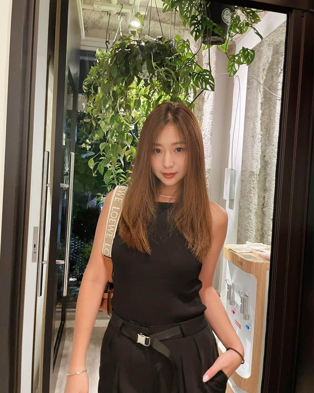佐山彩香のインスタグラム：「久しぶりの美容院 やっぱり髪の毛が綺麗だとアガル😻 サラッサラぁになりました♪  いつもありがとう✨ 新店舗オープンおめでとう🍀 @shuhey.ao」