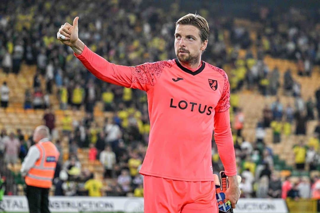 ティム・クルルのインスタグラム：「Nice feeling to get the 3 points .. Good step in the right direction.. See you Friday 🔰#42togo」