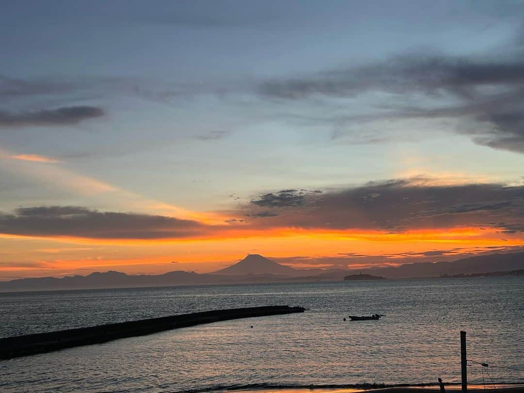 山本里菜さんのインスタグラム写真 - (山本里菜Instagram)「. 富士山🗻  #夕焼け　#夕日」8月17日 18時11分 - rinayamamoto_0622