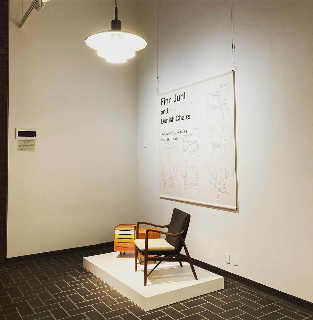 砂川一黄のインスタグラム：「フィン・ユールとデンマークの椅子 Finn Juhl and Danish Chairs  大好きなデザイナーの展覧会 ようやく行けて目の保養 本当に貴重な織田コレクションと 実際に座れて触れられる素晴らしい展示 　 #finnjuhl #フィンユール #フィンユールとデンマークの椅子 #東京都美術館 #北欧家具 #デンマーク家具 #デンマークデザイン #北欧デザイン」