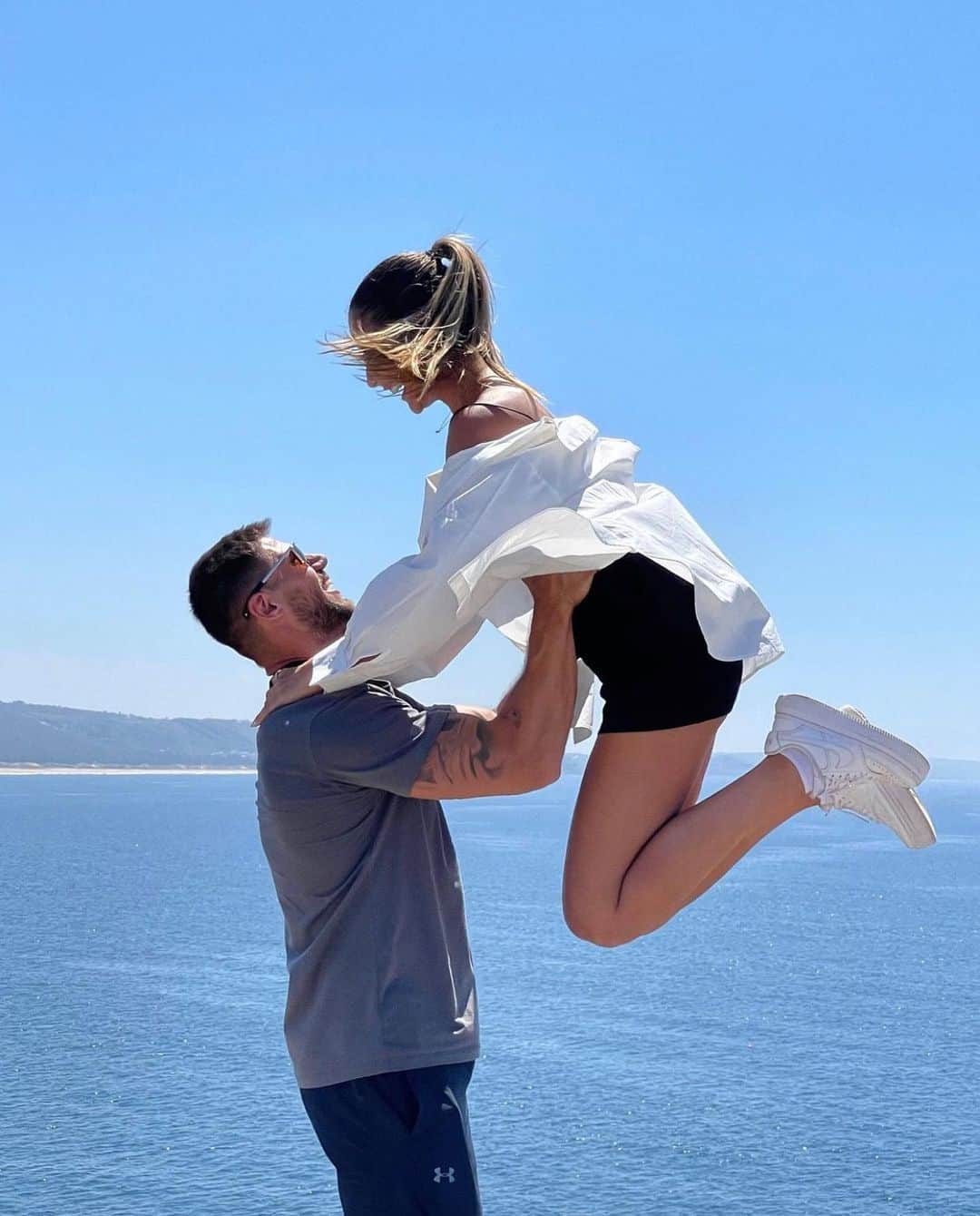 Jonas Sulzbachのインスタグラム：「Sempre especial contigo meu amor 💙 @marigonzalez」
