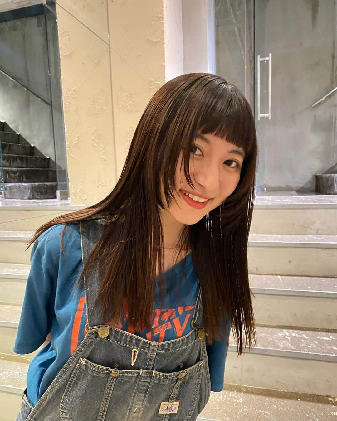 谷口萌衣子さんのインスタグラム写真 - (谷口萌衣子Instagram)「なんか最近カジュアルで楽ちんな服の気分なんだけど、自分の性格とギャップがあって何か思いっきり楽しめないな〜、、と思っていたところ、思い切って前髪つんつんにして遊んでみたら、もうカットの最中から嬉しくなってきて、美容師さんと話しながらずっとニヤニヤが止まらなくなってしまった！！🥹👍」8月17日 18時45分 - moeko_taniguchi