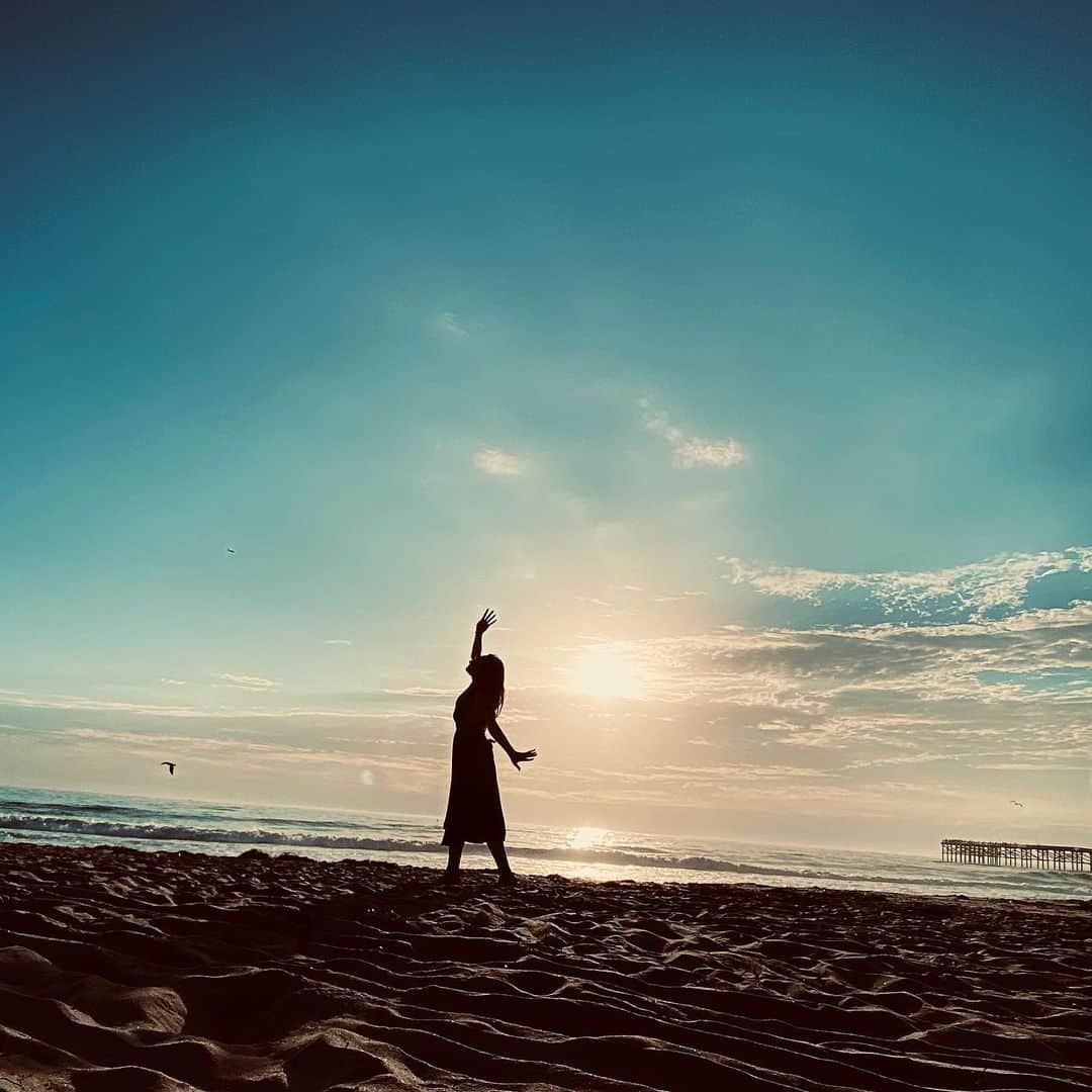 のインスタグラム：「Gönül rahatlıyla bırakabileceğim, keşkeler olmadan, gözüm arkada kalmadan, sinir krizleri yaşamadan, sakin, huzurlu, eğlenceli ve başarıyla geçen bir son yıl olmasını diliyorum… 💛❤️   #lastdance   #lastyear   #galatasaray  #volleyball   #lifestyle」