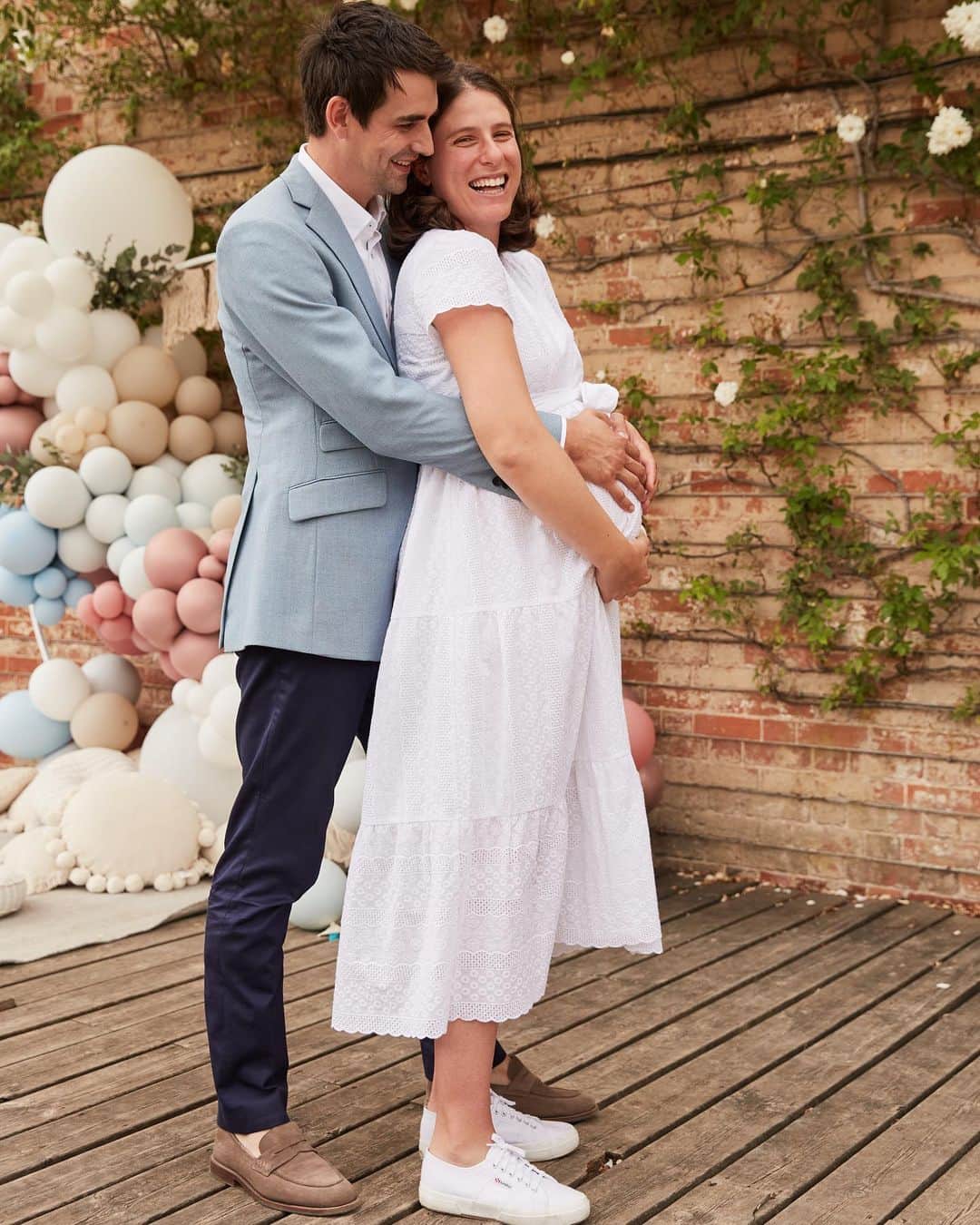 ジョアンナ・コンタのインスタグラム：「Mum & Dad ❤️  P.s. thank you for all the lovely messages - but the baby isn’t here just yet 😅  #SearphineAndMe」