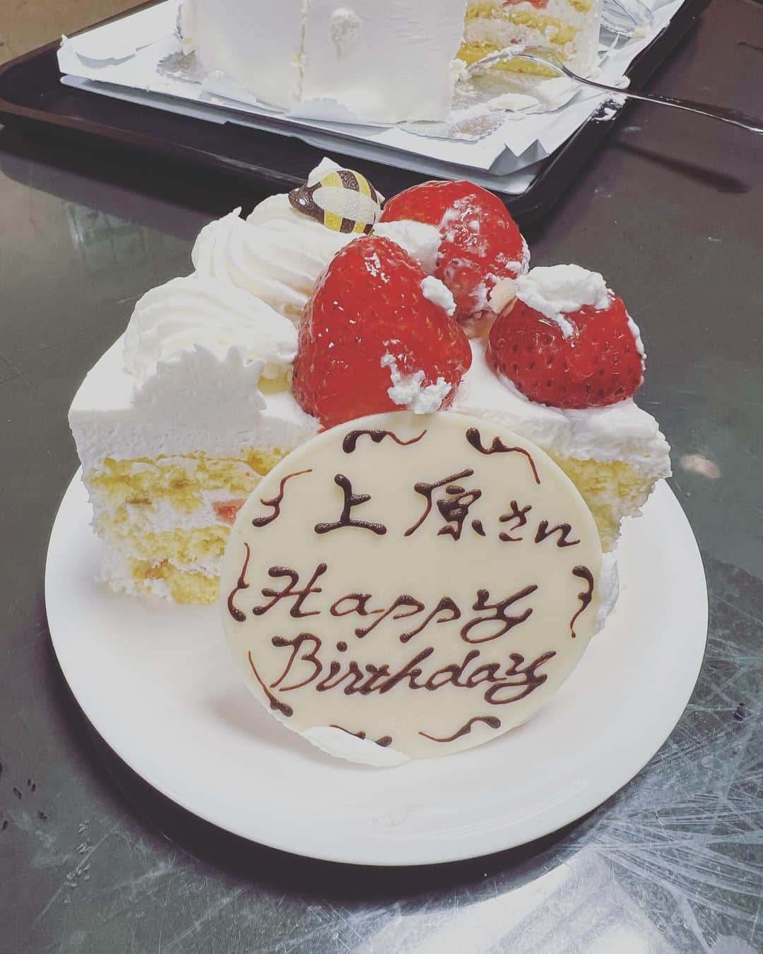 上原大史のインスタグラム：「サプライズありがとうございます✨  そして超大先輩の超豪華な極上バースデーソング付きでめちゃくちゃ贅沢でした✨ ✨今は内部事情で誰とは言えませんが...皆さまありがとうございましたーー！！」