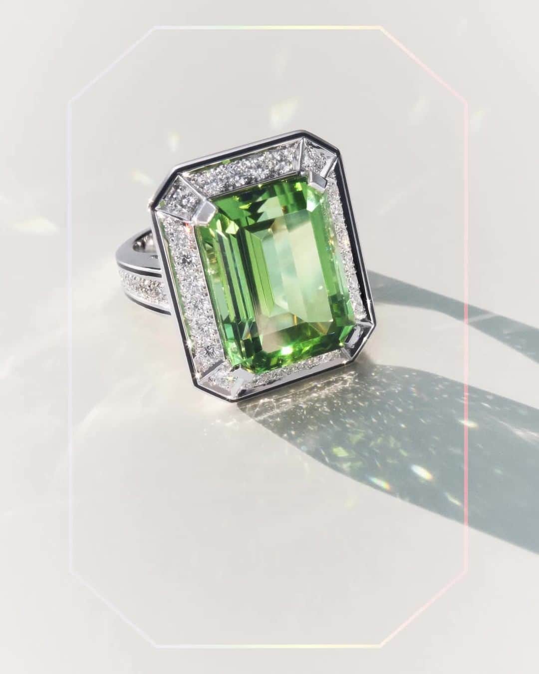 のインスタグラム：「SOUND ON - Want to go into nature this summer? Looks like Vendôme Liseré has already said yes.⁣ #BoucheronLiseré」