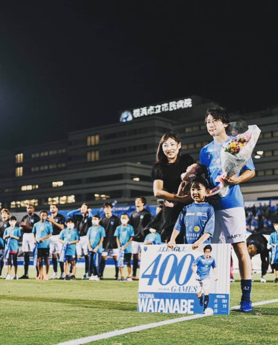 渡邉千真さんのインスタグラム写真 - (渡邉千真Instagram)「. J.league 400 games 2022 08.06 . 家族にとって大切な思い出となりました💐 . これまで所属してきたクラブの監督やコーチやチームメイトやスタッフやサポーターなど関わってきた人達に心から感謝します。ありがとうございます🤝 . #jリーグ400試合出場  #セレモニー  #マイファミリー  #渡邉千真」8月17日 22時37分 - kazumawatanabe_official