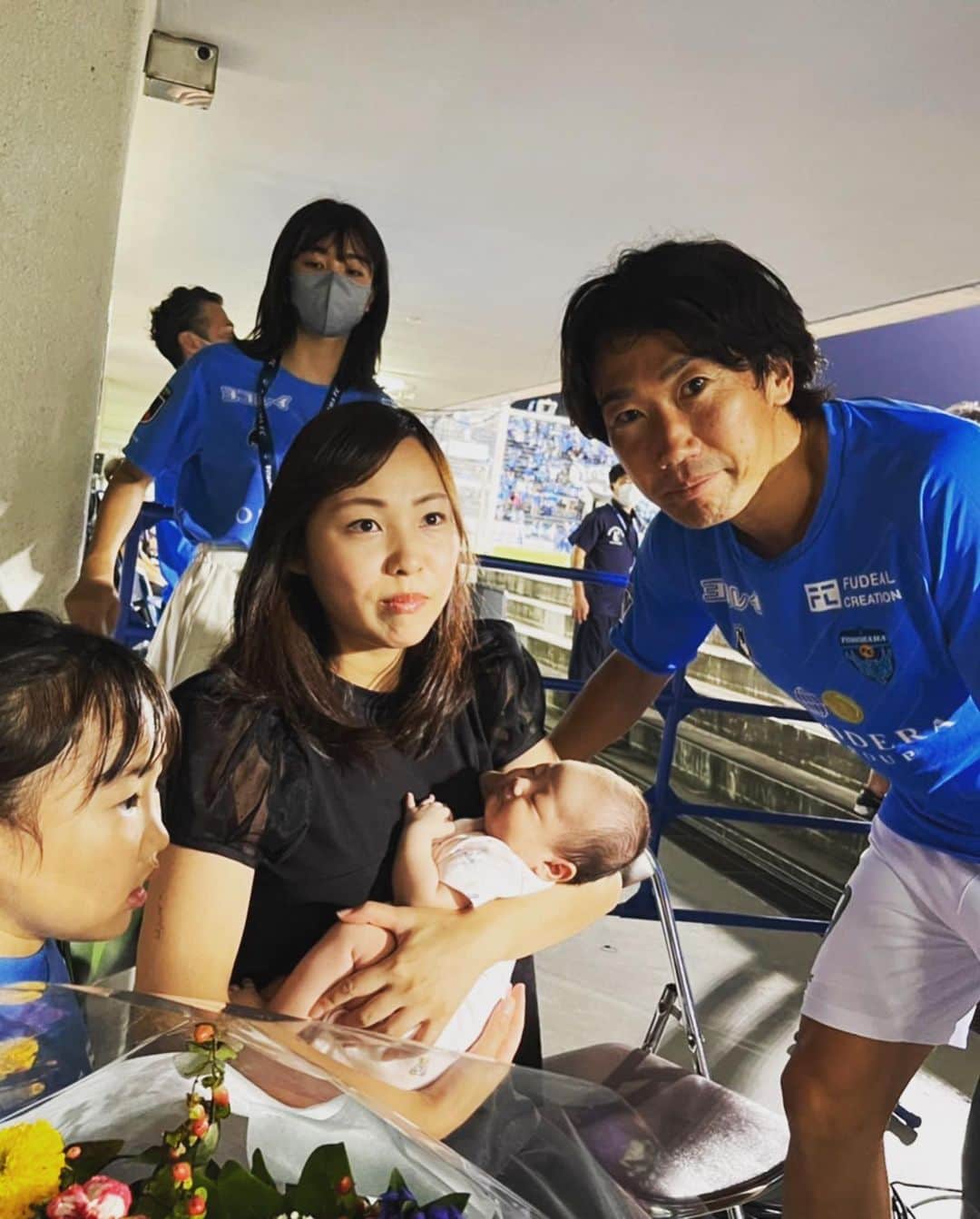 渡邉千真さんのインスタグラム写真 - (渡邉千真Instagram)「. J.league 400 games 2022 08.06 . 家族にとって大切な思い出となりました💐 . これまで所属してきたクラブの監督やコーチやチームメイトやスタッフやサポーターなど関わってきた人達に心から感謝します。ありがとうございます🤝 . #jリーグ400試合出場  #セレモニー  #マイファミリー  #渡邉千真」8月17日 22時37分 - kazumawatanabe_official