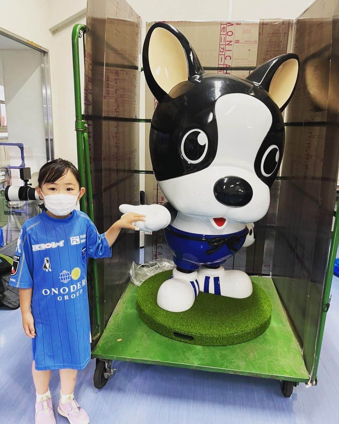 渡邉千真さんのインスタグラム写真 - (渡邉千真Instagram)「. J.league 400 games 2022 08.06 . 家族にとって大切な思い出となりました💐 . これまで所属してきたクラブの監督やコーチやチームメイトやスタッフやサポーターなど関わってきた人達に心から感謝します。ありがとうございます🤝 . #jリーグ400試合出場  #セレモニー  #マイファミリー  #渡邉千真」8月17日 22時37分 - kazumawatanabe_official