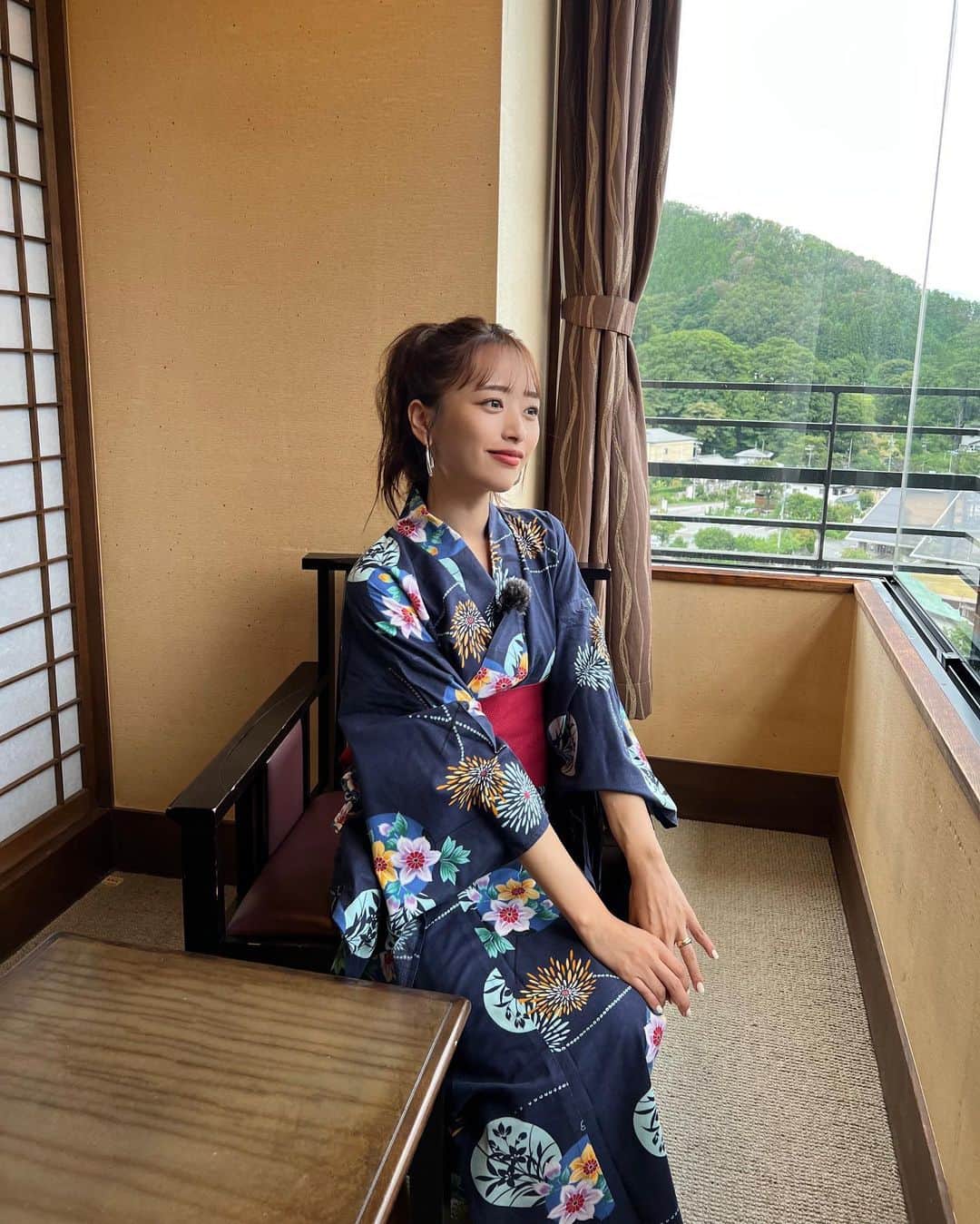 近藤千尋のインスタグラム：「今年2回目の浴衣をロケで…📺💕 旅番組最高楽しいです❤️☺️  またオンエア情報告知します！！ あの、あの番組です🥰💕  ロケの合間とかに 近藤さんですよね？！とか ちぴちゃん大好きなんです！とか ジャンポケ太田の嫁！とか 言われると幸せな気分になって ニヤニヤしてしまうこんちひです💓笑  芸歴１０年で少しずつ認知してもらえるようになって嬉しい限りです🥹幸  目が閉じかけてるので おやすみなさい…笑😪💕💕  ワンピース @mag.by_c @rosebud_official バッグ @addculumn_official アクセサリー @unoaerre_japan」