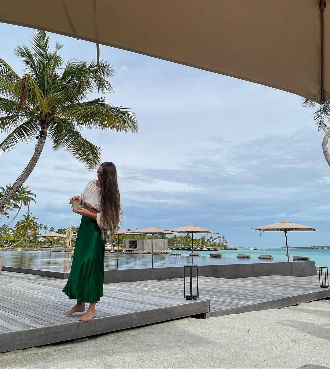 イモージェン・ケアンズのインスタグラム：「It’s always happy hour in the Maldives 🍸🏝🇲🇻 #patinamaldives #maldives @patinamaldives」