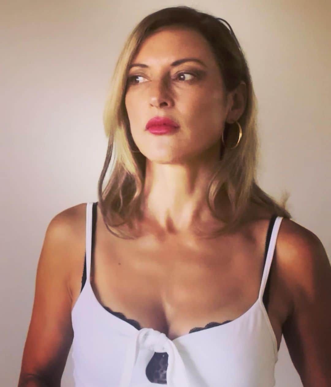 ローラ・グラウディーニのインスタグラム：「Finding that light」