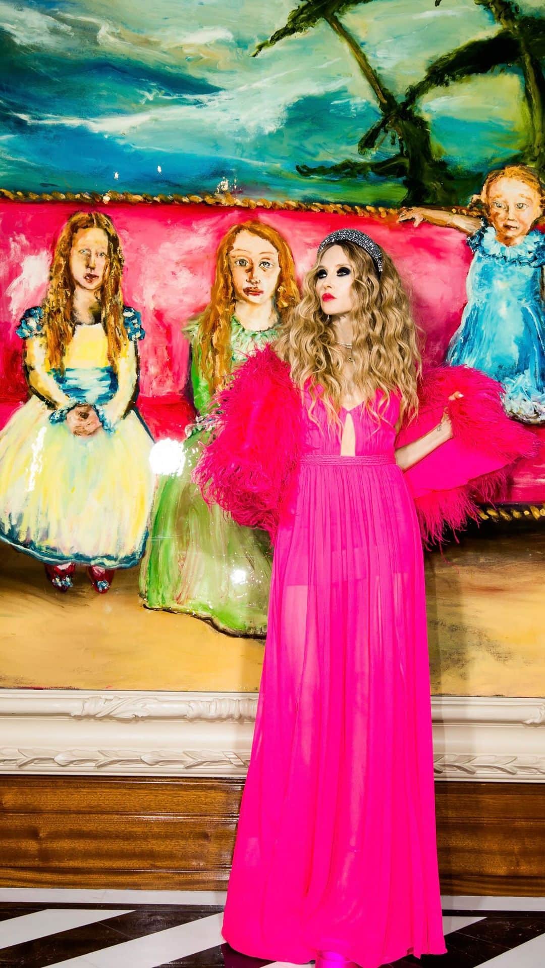 Homepolishのインスタグラム：「FREDDIE Lives…a conversation with @aliceandolivia founder and style icon Stacey Bendet」