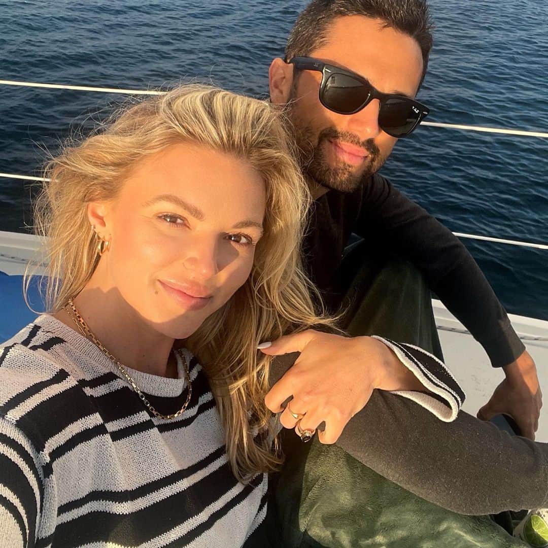 スティーブン・コレッティのインスタグラム：「Magic hours are a bit more magical this year. 😎 @al_weave」