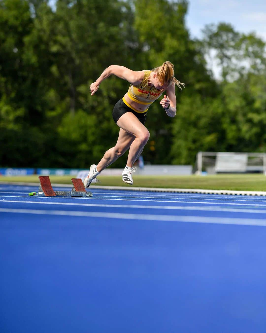 Jessica-Bianca WESSOLLYのインスタグラム：「Morgen ist es so weit 🤩 Ich starte bei der Heim-EM in München @munich2022 über 200m!  2. Vorlauf, Bahn 8 um 13:13 Uhr 📺  📸 @dlv_online / @kai.ptrs   #adidas #adijess #munich #europeanchampionships #200m」