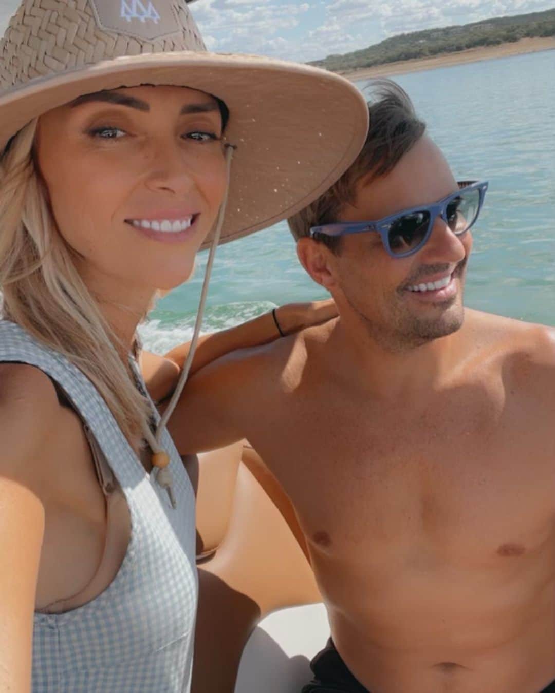 ビル・ランシックのインスタグラム：「What a beautiful life! Happy Birthday to my best friend and wife. I’m excited for our adventure of life to continue…..what a lucky guy I am!!!」