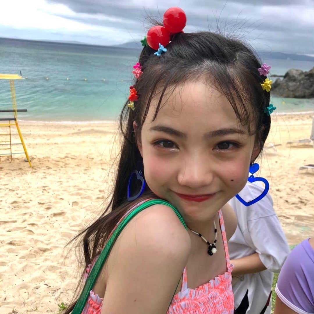 ニコ☆プチのインスタグラム：「🌺🌴🐠  8月号の沖縄撮影、ソロオフショットを大公開〜‼️🥰 5人ともかわいすぎて……🤦🏻‍♀️🥹💖🫶🏻💞  最後までスクロールして見てね！❤️‍🔥  まだまだ8月号は発売中だから、ぜひチェックしてね✨✔  #ニコプチ #ニコプチモデル  #星乃あんな #崎浜梨瑚  #具志川莉央  #白水ひより #星名ハルハ」