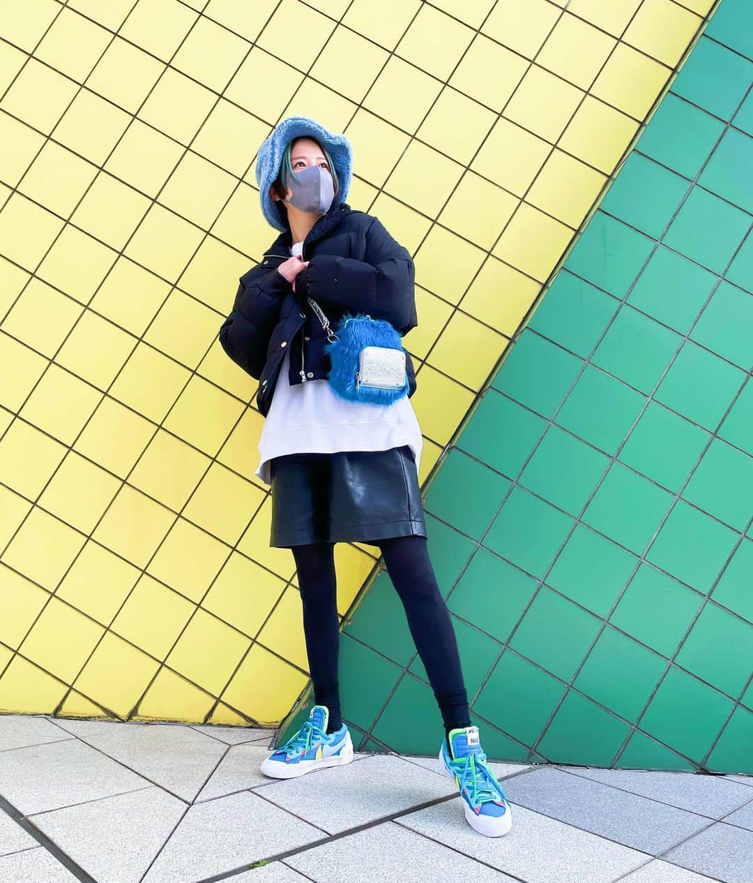 のインスタグラム：「ㅤㅤㅤㅤㅤㅤㅤㅤㅤㅤㅤㅤㅤ #私服戦隊ミヤジマン  帽子も髪もバッグもスニーカーも水色だった ある冬の日🦕 ㅤㅤㅤㅤㅤㅤㅤㅤㅤㅤㅤㅤㅤㅤㅤㅤㅤㅤㅤㅤ sneakers:#nike #sacai #kaws  bag:#pameopose  hat:#jouetie  ㅤㅤㅤㅤㅤㅤㅤㅤㅤㅤㅤㅤㅤ #派手服 #派手コーデ #派手髪女子 #派手髪ショート #ボーイッシュコーデ  #ootd #宮島咲良 #ミヤジマン #ぼっち戦隊ミヤジマン」