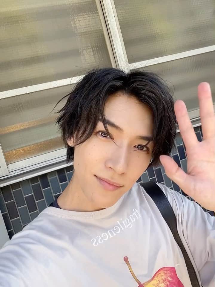伊藤澄也のインスタグラム：「. 今日はビジュアル撮影でした〜 公開までお楽しみに🙆‍♂️✨」