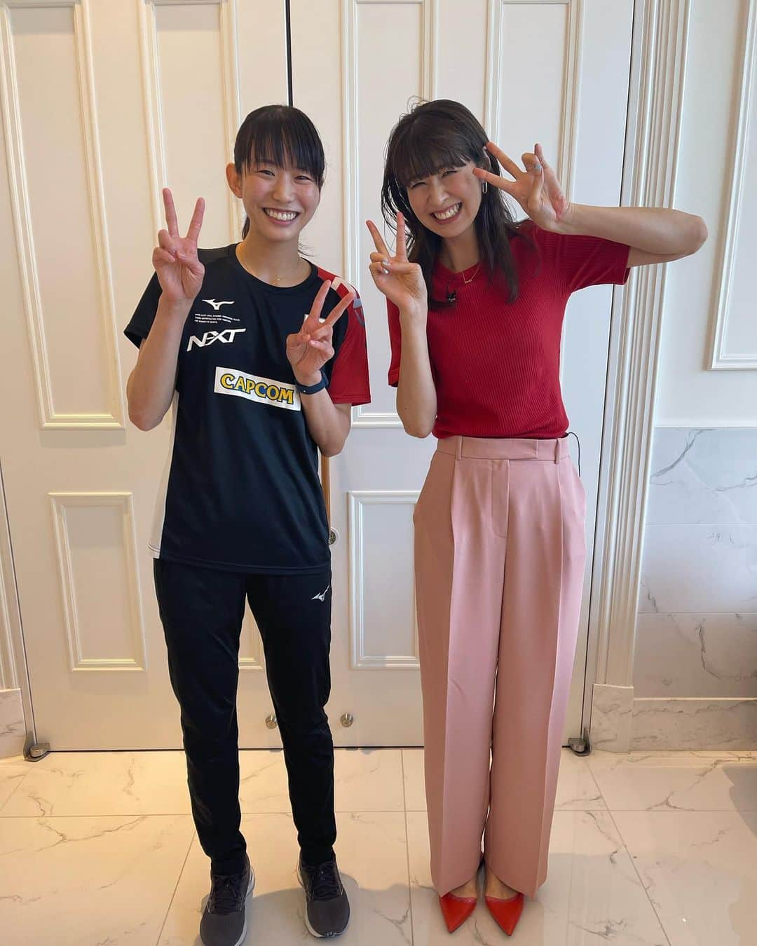 古賀紗理那のインスタグラム：「. . 沙織さんお顔ちっさい😊 沙織さんとの対談年一でやりたいな〜😂 あと今日は沙織さんの頭の中の話を聞けて めっちゃ楽しかったし勉強になりました😊 . キャッピー頑張ります😂 またお願いします〜🥰 . #火の鳥NIPPON #アントラーーージュ」