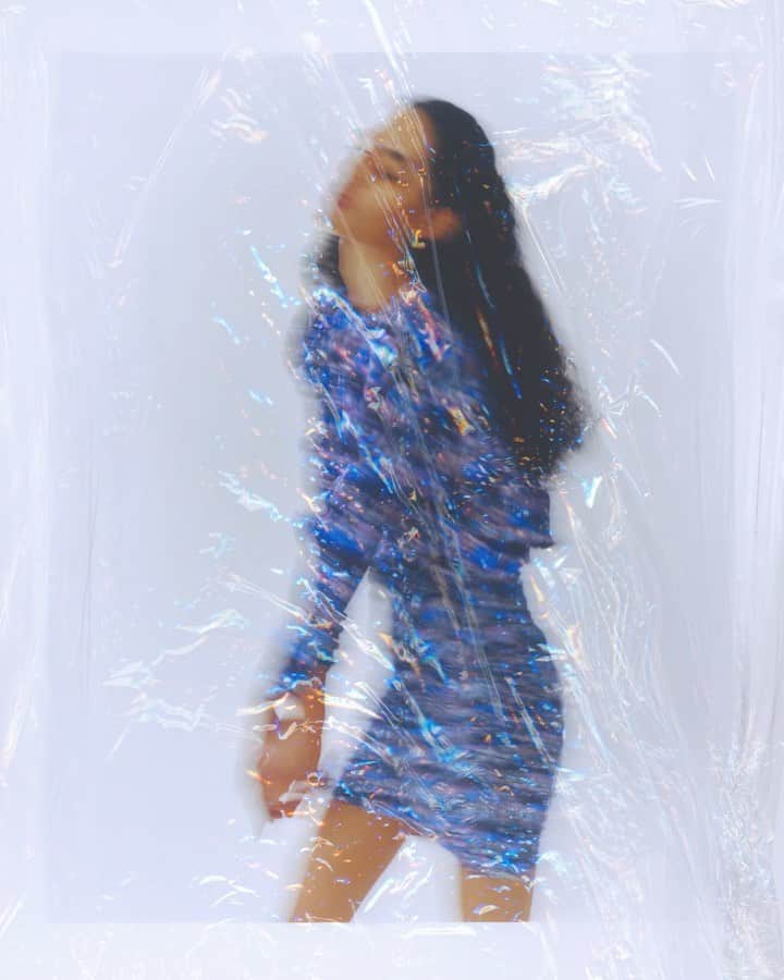 イザベルマランのインスタグラム：「Blurring the limits between day and night, the CELINA floral silk dress is the ultimate party look. Discover the #IsabelMarantFW22 collection via link in bio.   Photographed by @petrosstudio   #IsabelMarant」