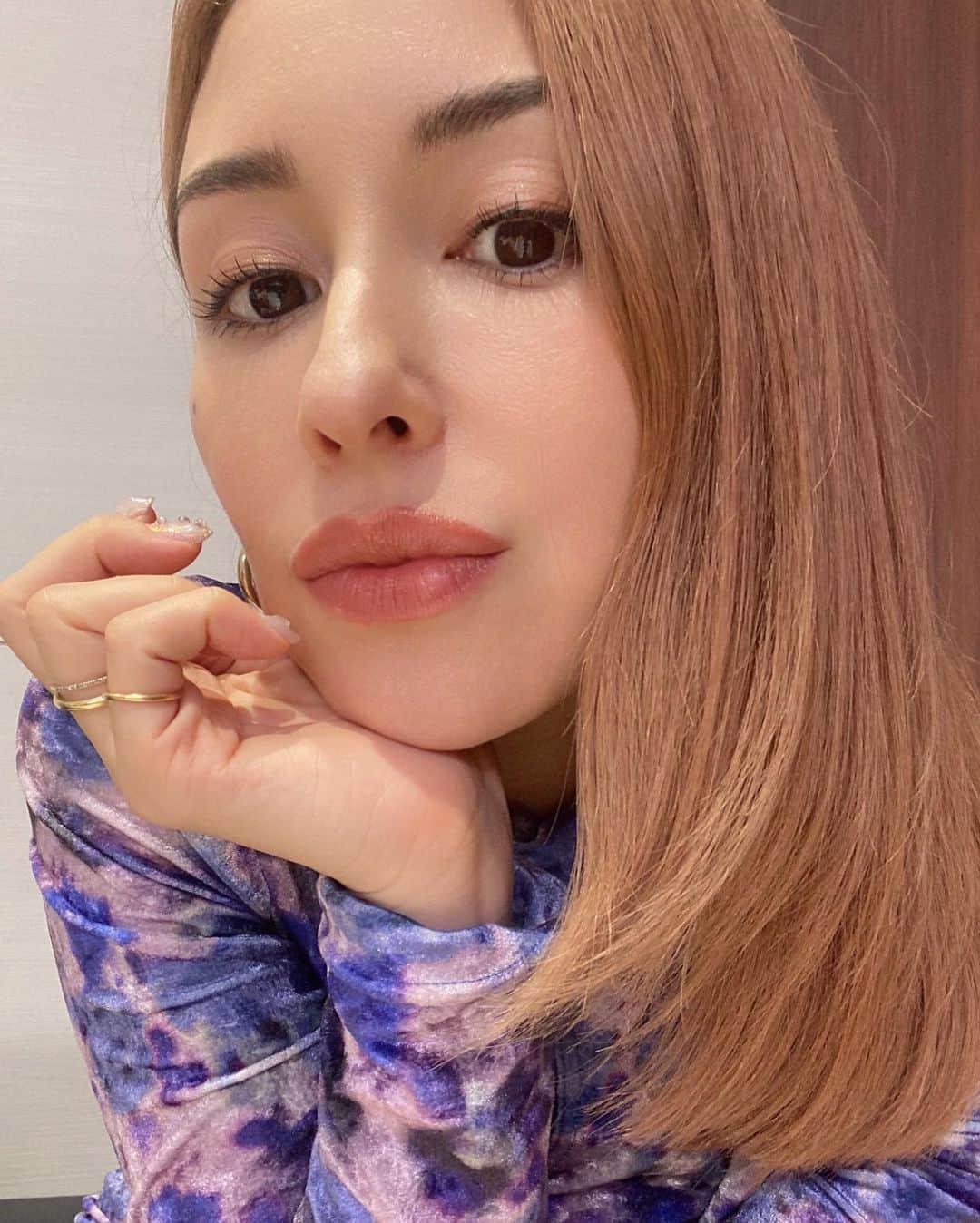 BENIのインスタグラム：「久しぶりに唄いにゆきました📺 #UTAGE  素敵なコラボレーションづくしです！ ぜひ観てね✨」