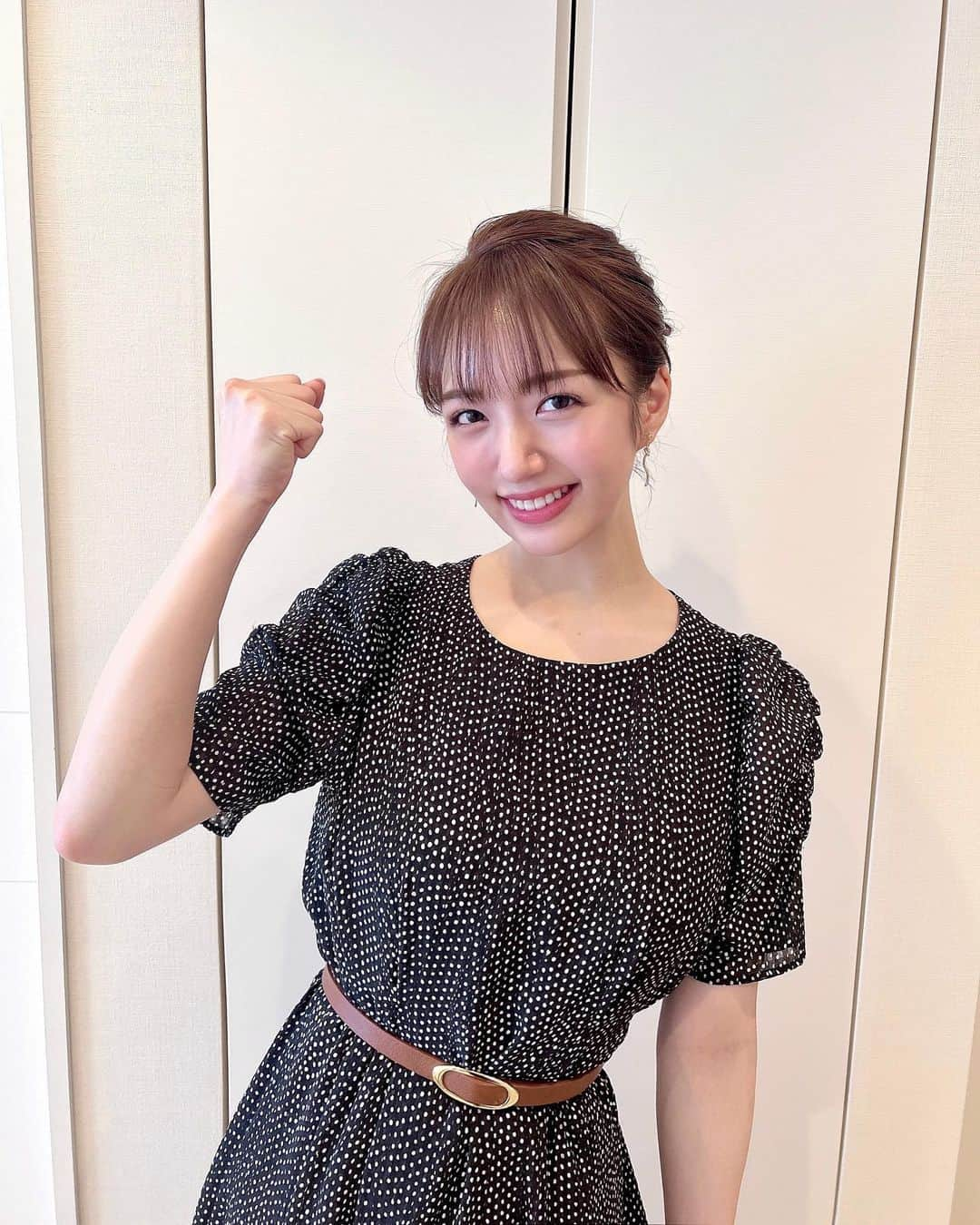 刈川くるみさんのインスタグラム写真 - (刈川くるみInstagram)「💪🏼  昨日は『1000円以下で食べ放題！』ロケの放送でした🤤🥩  制限時間45分の焼肉食べ放題で、気付けば9人前720gもいただき…少し食べすぎた気もしますが🤫 まだ成長期なのです。 幸せでした☺️笑  いっぱい食べたぞー💪🏼というポーズでロケした時に撮ってたのですが、最近のインスタ投稿たまたまこのパワーポーズで溢れてる気がします笑  衣装 ▷ @la_boutique_bonbon_official   明日もパワフルに！🔥 news every.よろしくお願いいたします✨  #newsevery  #焼肉 #食べ放題 #幸せ  #centforce #セントフォース #刈川くるみ」8月18日 20時19分 - kurumi_karikawa