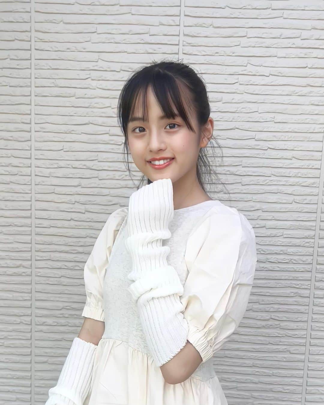のインスタグラム：「ゆうなのニコ☆プチブログがupされたよ〜🙌🏻 今回のテーマは！ 『新学期の目標』だよ✨️  優名の日焼け対策などなど、色んなことを書いてるから是非見てね♡ みんなの目標も教えてね😉  #日傘 #アームカバー  #レピピアルマリオ#repipiarmario #ニコプチブログ  #ニコプチ#プチモ  #竹下優名  @nicopuchi_official  #jc1#09  #スターダストプロモーション」