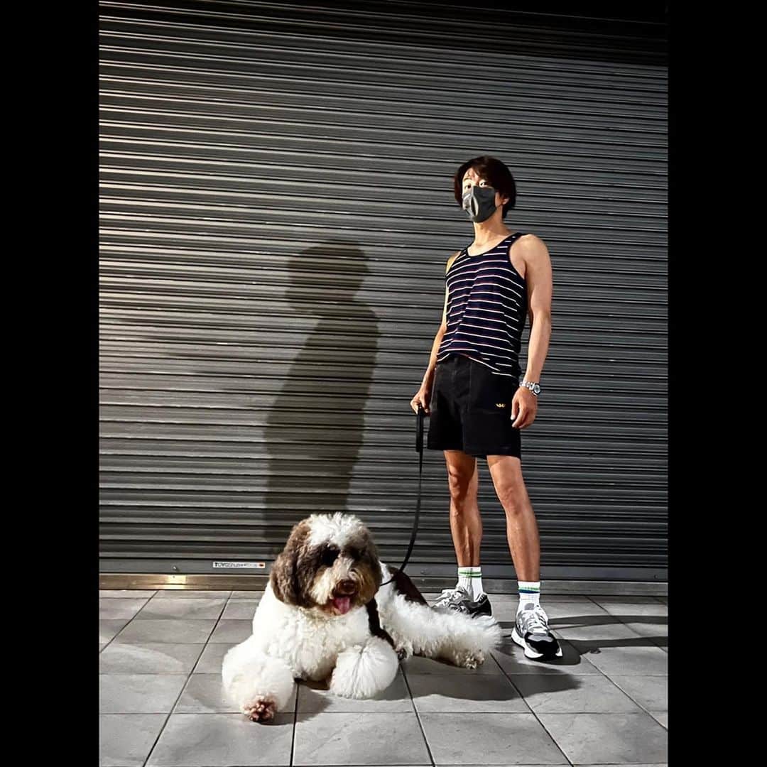 木村拓哉さんのインスタグラム写真 - (木村拓哉Instagram)「⁡ ⁡ ⁡ 「かなり涼しく感じます。 でも、7500歩を早足で歩くと帰宅時にはびっしょりです…。 もっともっと動かなければ❕」 ⁡ PEACE‼︎ ⁡ STAYSAFE! ⁡ 拓哉 #木村拓哉#TakuyaKimura」8月18日 20時28分 - takuya.kimura_tak