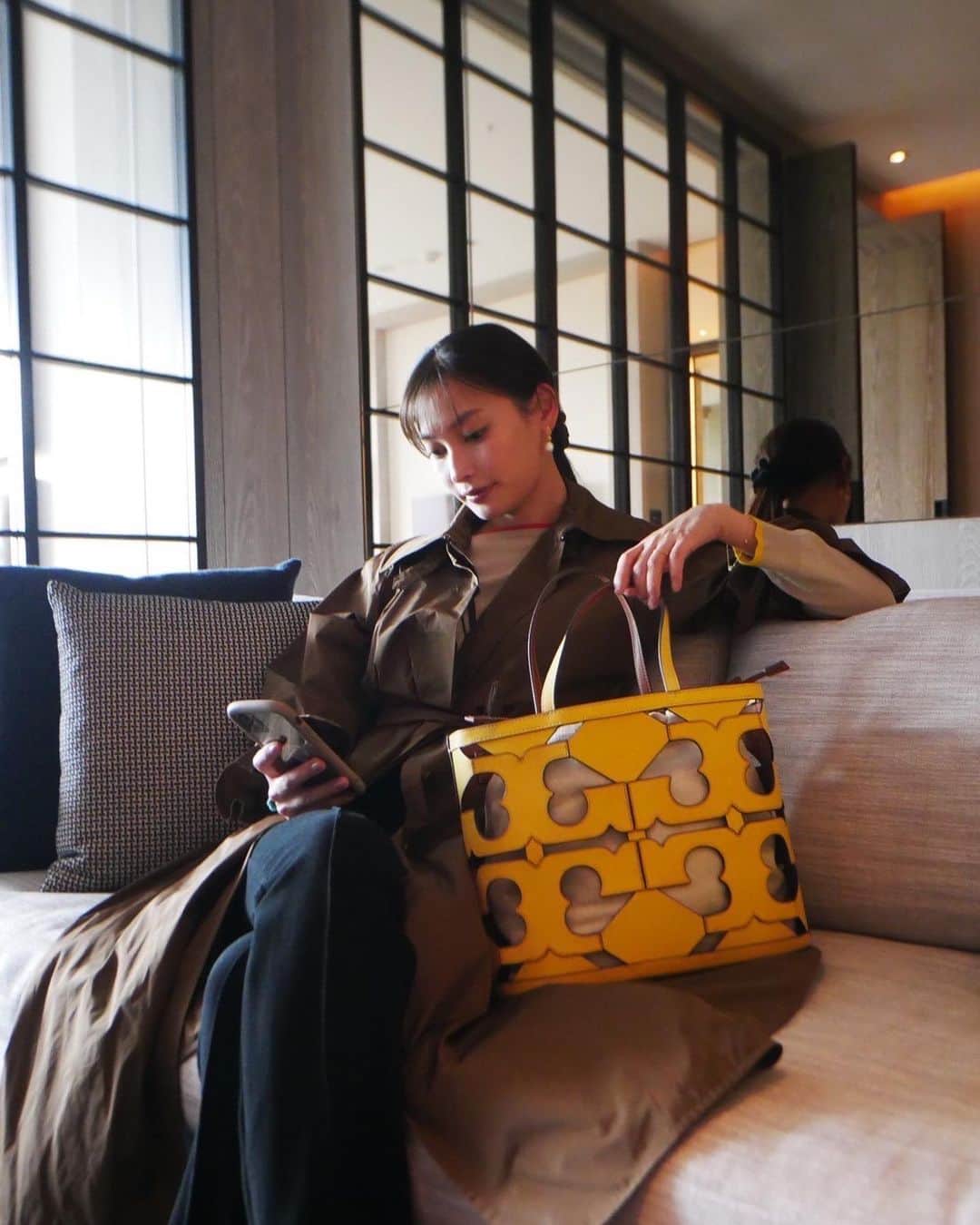 大政絢のインスタグラム：「北海道ニセコで🏌️‍♀️Precious9月号 のゴルフ撮影を✨  今回は北海道での撮影以外のオフショット⭐️  是非誌面もご覧ください✨  #今日の絢服#北海道ニセコ #cinalexia も旅行にはかかせません👍」