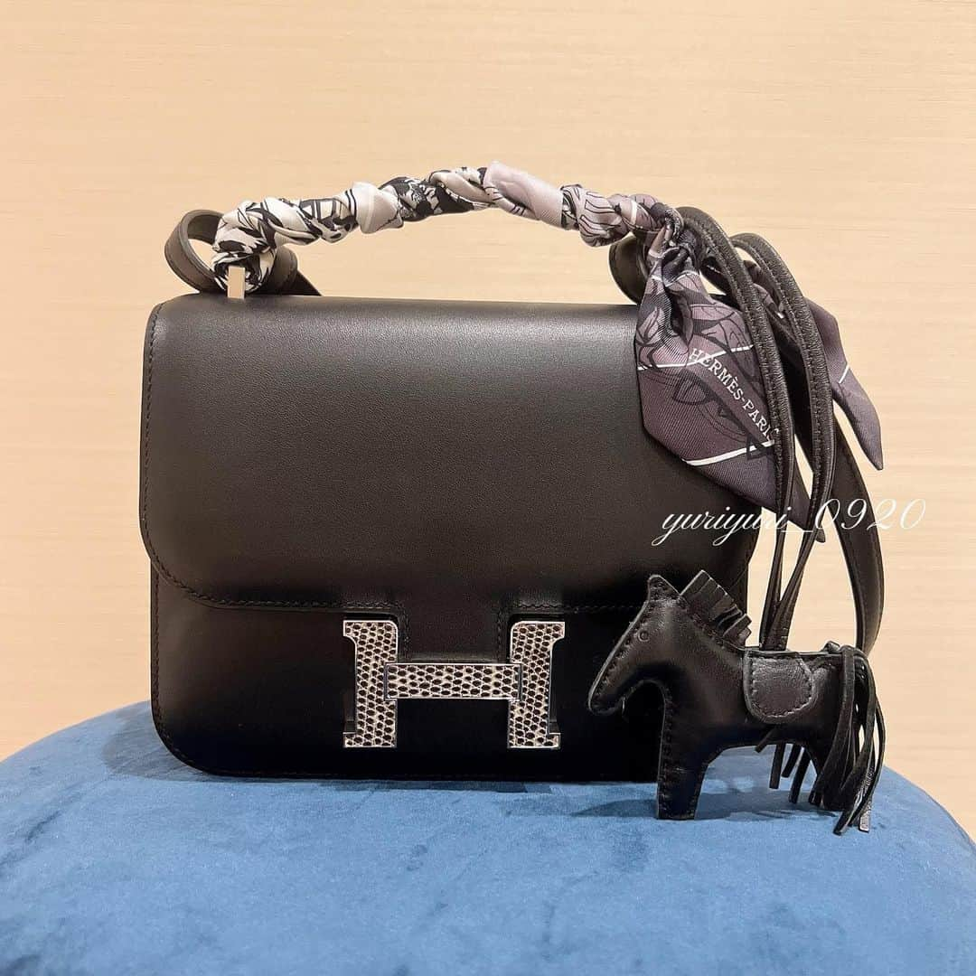 YURIさんのインスタグラム写真 - (YURIInstagram)「🦎🖤🐴 、 、 、 #hermes #miniconstance #constance  #エルメス #ミニコンスタンス #コンスタンス  #リザード」8月18日 21時44分 - y.u.r.i_y.u.r.i_