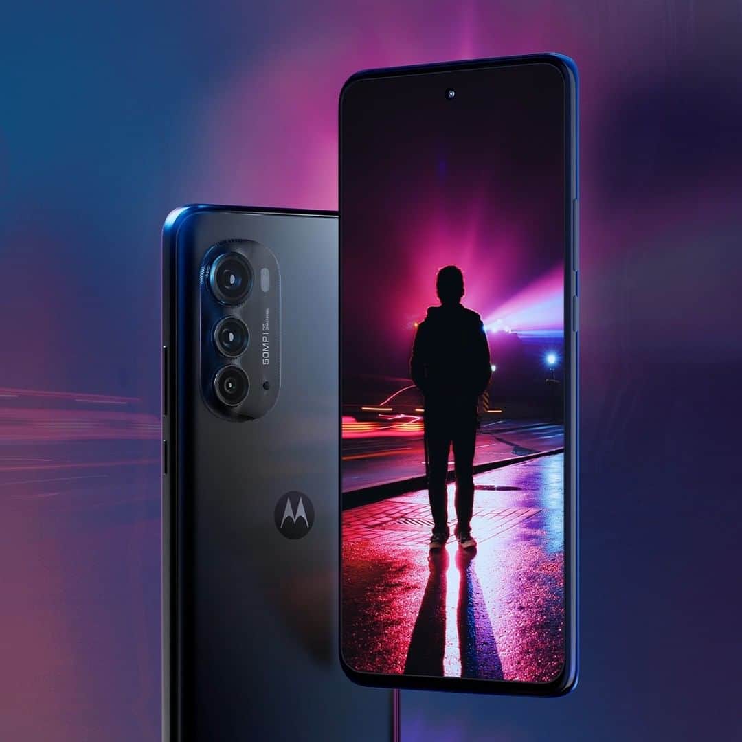 のインスタグラム：「Upgrade your experience with the new motorola edge, featuring the latest @mediatek_inc Dimensity processor to power everything from smoother games to higher resolution videos. Link in bio for early access to pre-order.」