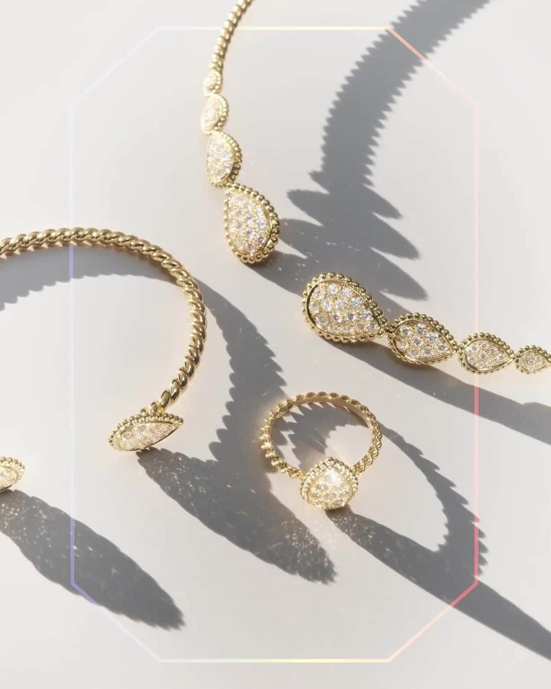 のインスタグラム：「SOUND ON - This summer, the Serpent Bohème family is taking a nap, with the song of cicadas.⁣ #SerpentBoheme」