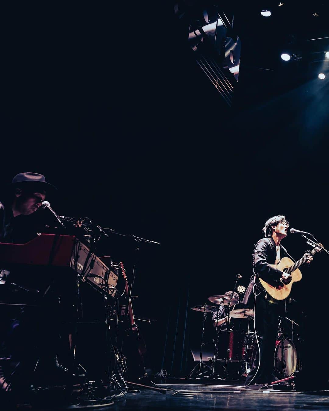 尾崎裕哉さんのインスタグラム写真 - (尾崎裕哉Instagram)「🎸🎹🥁#throwbackthursday #trio」8月18日 22時16分 - hiroya.ozaki