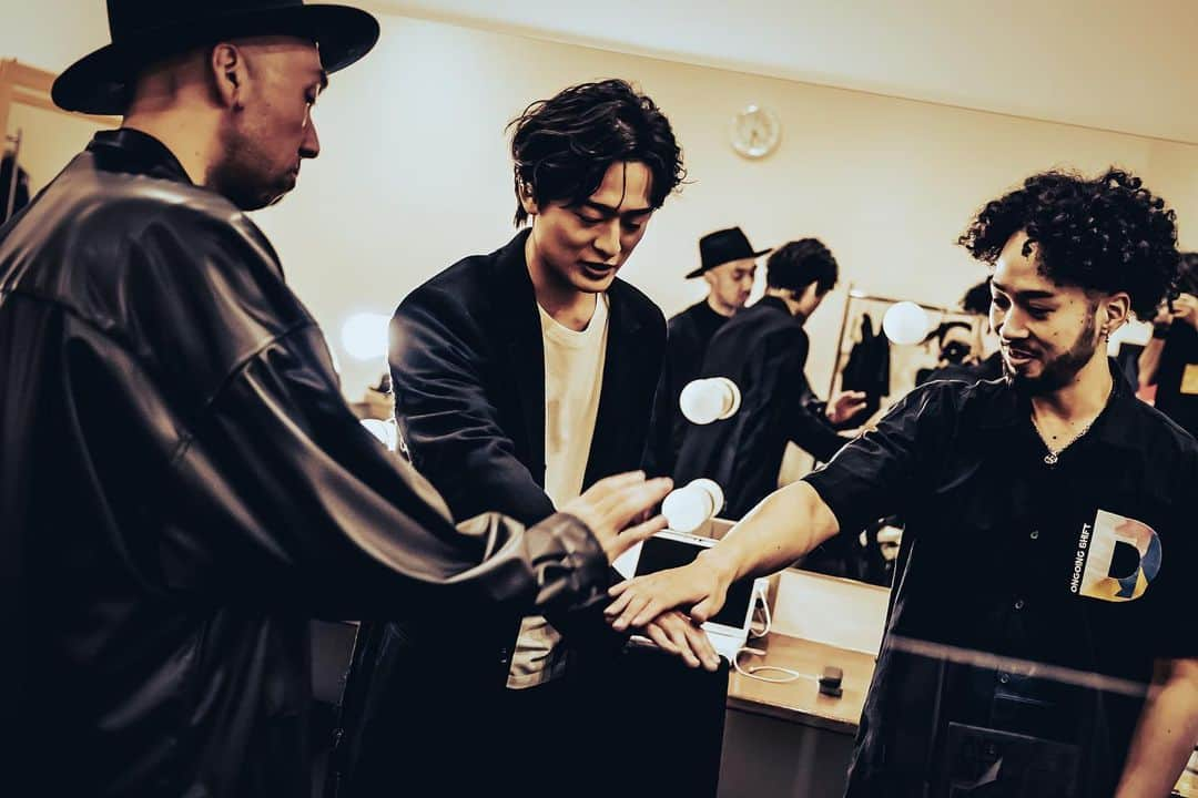 尾崎裕哉さんのインスタグラム写真 - (尾崎裕哉Instagram)「Hands-in 🙌  #皆川真人 #森真人 #尾崎裕哉」8月18日 22時22分 - hiroya.ozaki