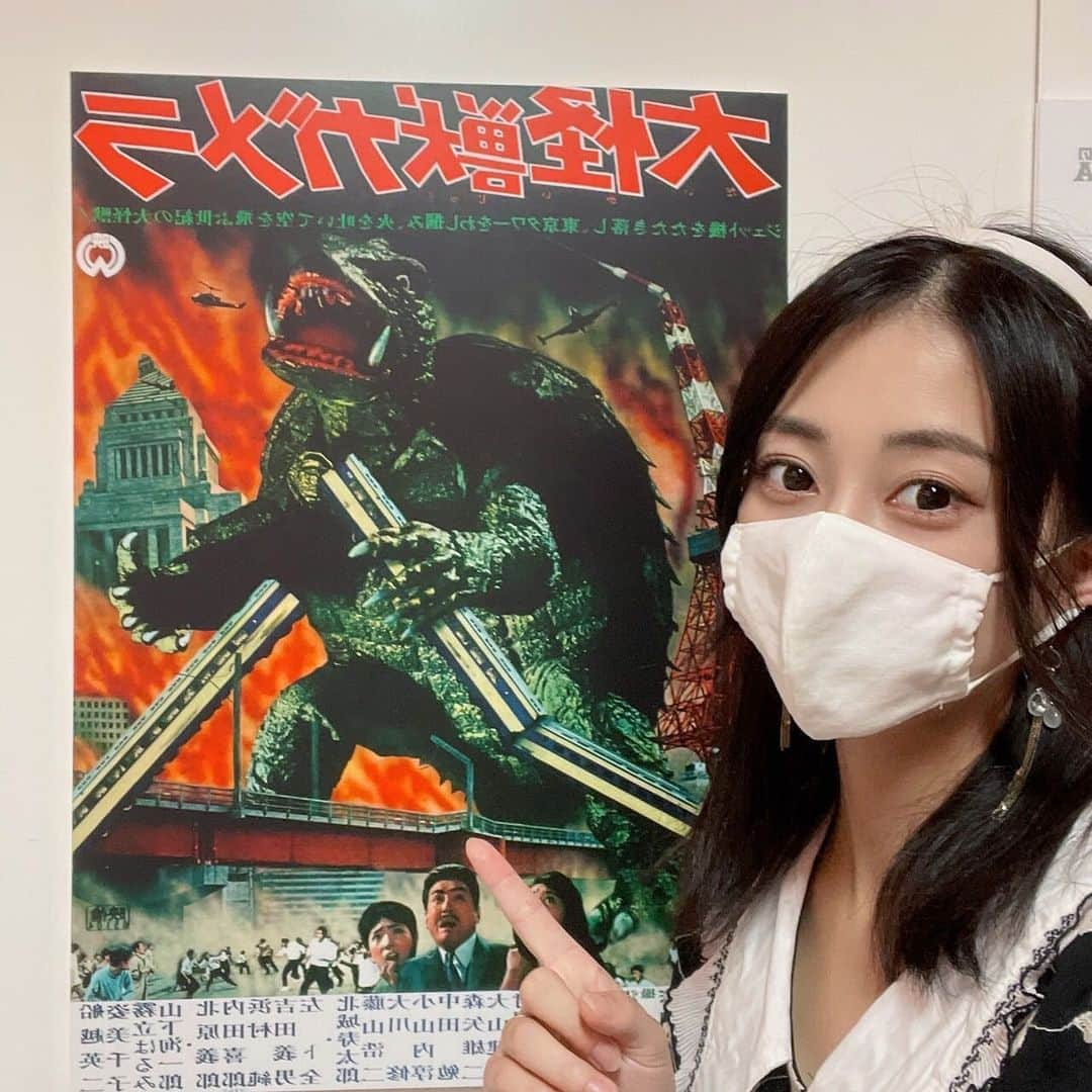 森真奈美さんのインスタグラム写真 - (森真奈美Instagram)「今日は特撮のDNAに 行ってきました！  去年はゴジラをはじめとする 特撮美術監督として有名な 井上泰幸さんの展示会を番組で 紹介してその凄さとセットに 驚きと感動を覚えましたが。。。  今回もとにかく口が開きっぱなしってくらい どれも凄かった！写真全部あげてこれ凄いでしょー！ って見てほしいけど、これから行く予定の人も いるかもしれないから🫢🫣  いや〜凄かったですよ〜笑  #特撮 #特撮のdna #特撮映画 #movie #ガメラ #gamera   #東京タワー  #展示会  #オタク女子  #映画」8月18日 22時44分 - manami.mori14