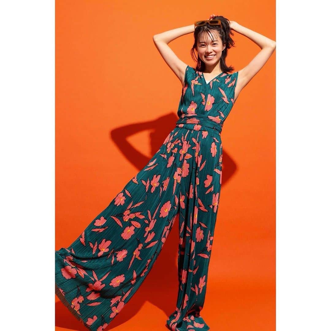志田彩良のインスタグラム：「・ NYLONJAPAN「365ANNIVERSARY」 9月2日"ココナッツの日"🥥🌴  ユニークな衣装、メイクに心煌めく撮影でした！ #nylonjapan #365anniversary」