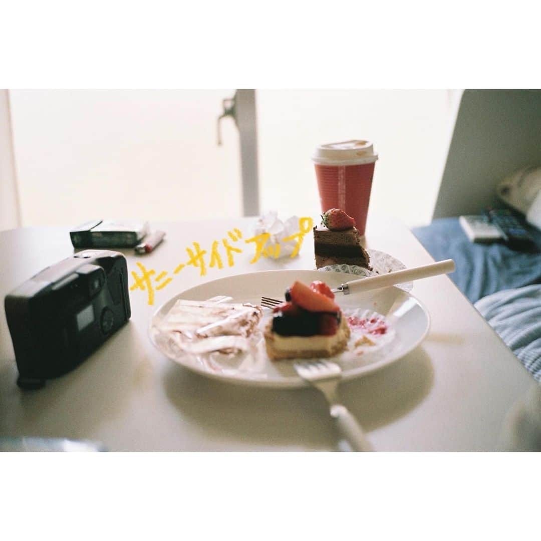 藤井武美さんのインスタグラム写真 - (藤井武美Instagram)「3年かけて作った作品 「サニーサイドアップ」  11月上旬、展示会と言うカタチで皆様に 見に来ていただきたいと思っております  詳細は、また追って発表させていただきます。  お時間の合う限り、是非足を運んで頂ければと思います。 コロナ禍、なかなかお会い出来なかった皆様、 久々な方も、初めましての方もコレを機にお会いできれば とても嬉しいです。  "サニーサイドアップ" 「足りない部分は+あって−な部分は助け合い そんな×合いの日々だった いつかは…って÷きってきたけど これ以上に複雑な計算は難しい」  是非！ #sunnysideup #サニーサイドアップ #サニーサイドアップ1095 #ssu  #富田健太郎 #kentarotomita  #藤井武美 #takemifujii  #写真 #写真展」9月2日 11時34分 - takemi_fujii