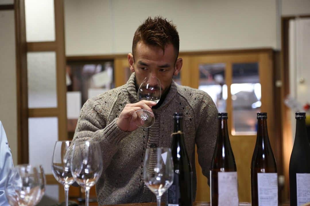 中田英寿さんのインスタグラム写真 - (中田英寿Instagram)「中田英寿が主宰する世界最大級の"SAKE"イベント「CRAFT SAKE WEEK」がスピンオフ企画「CRAFT SAKE WEEKEND at J-WAVE INSPIRE TOKYO」として、3年ぶりに開催が決定。  2022年9月17日(土)から19日(日・祝)の3日間、国立代々木競技場で開催される複合型都市型フェス「J-WAVE presents INSPIRE TOKYO 〜BEST MUSIC & MARKET〜」内の外周エリアで開催します。  #hidetoshinakata #中田英寿 #craftsakeweek #craftsakeweekend #日本酒 #sake #J-WAVE」9月2日 14時12分 - hidetoshi_nakata_