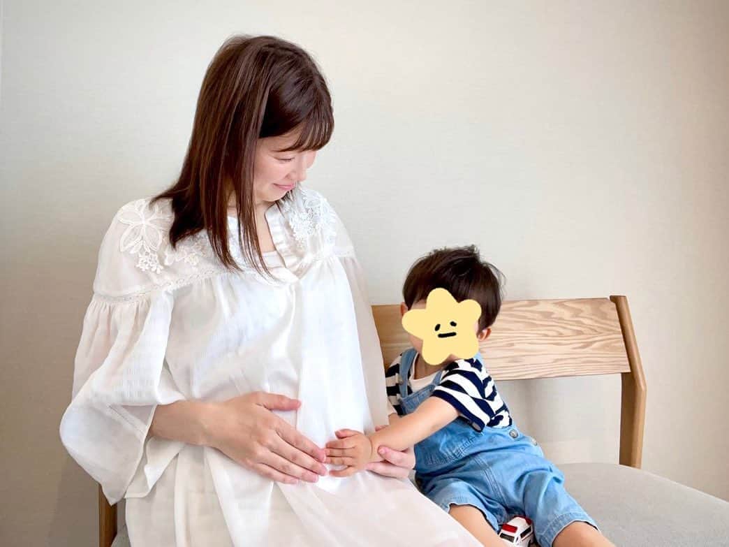 山口実香のインスタグラム：「．  みなさん温かいコメントありがとうございました✨ とても嬉しかったです😌  赤ちゃんが産まれてくるまであと数ヶ月🤰🏻 息子くんとの時間をより大切にしたいと思います👦🏻💕  #妊娠9カ月 #一歳10カ月男の子」
