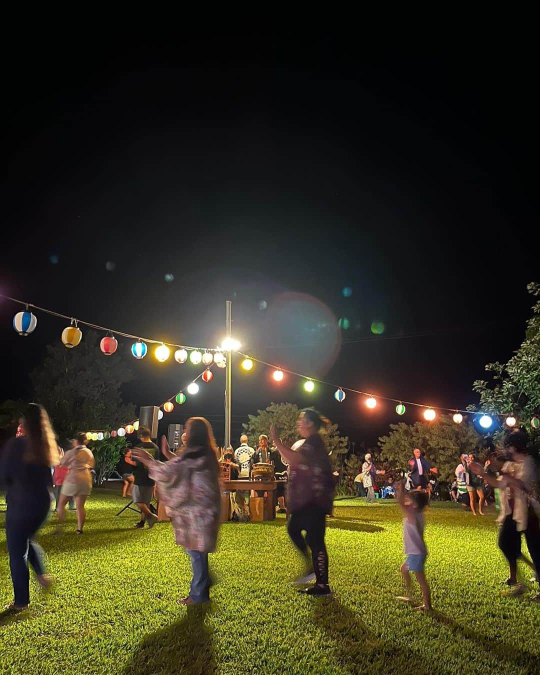 美城れんさんのインスタグラム写真 - (美城れんInstagram)「今日から9月。早い〜 1日1日を大切に😌過ごす大切さ 写真は、8月にシーズン最後の盆ダンスにて。 踊れる、動ける。ありがたい。 祭りの後の静けさ😌 #9月も前向きに😊✨ #ハワイ島 ヒロ # Appreciated」9月2日 14時16分 - ren.mishiro